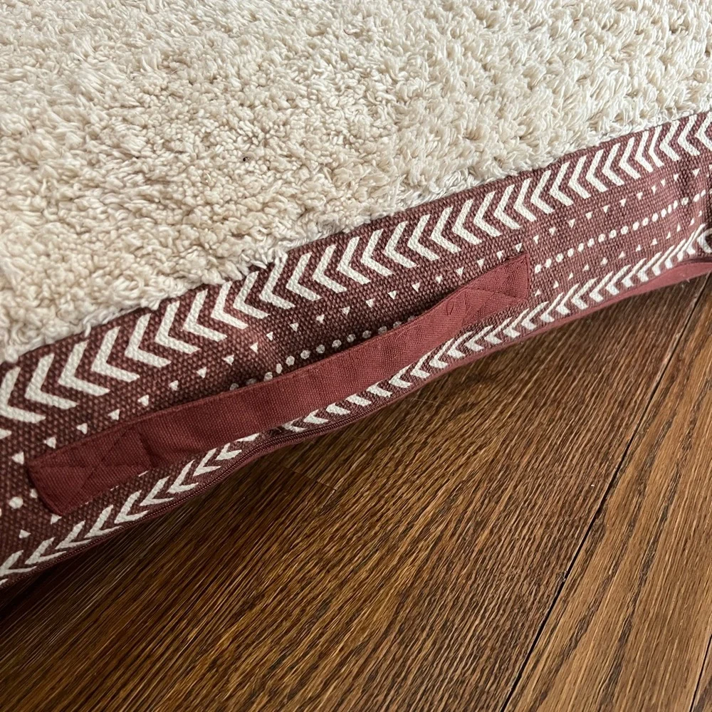 Large dog bed (33x22)